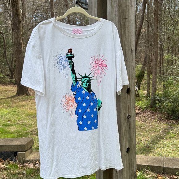 Fantastic Fawn Dresses & Skirts - Fantastic Fawn White Graphic Statue of Liberty dress with Blue and Green Print